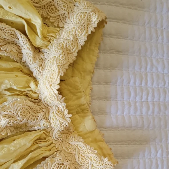 Yellow Eyelet Lace Trim Skirt - Picture 3 of 7